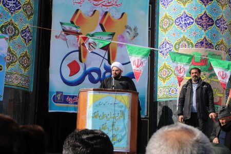 ملت ایران همواره پای نظام و انقلاب برای حفظ استقلال و آزادی ایستاده اند